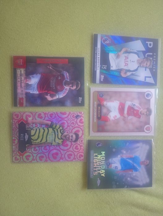 Cartonașe Topps și Merlin