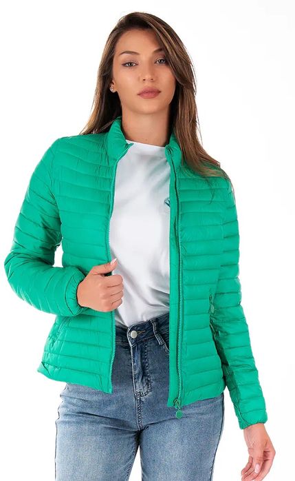 Дамско яке USA Pro Hybrid Jacket е изработено с пълно  

закопчаване