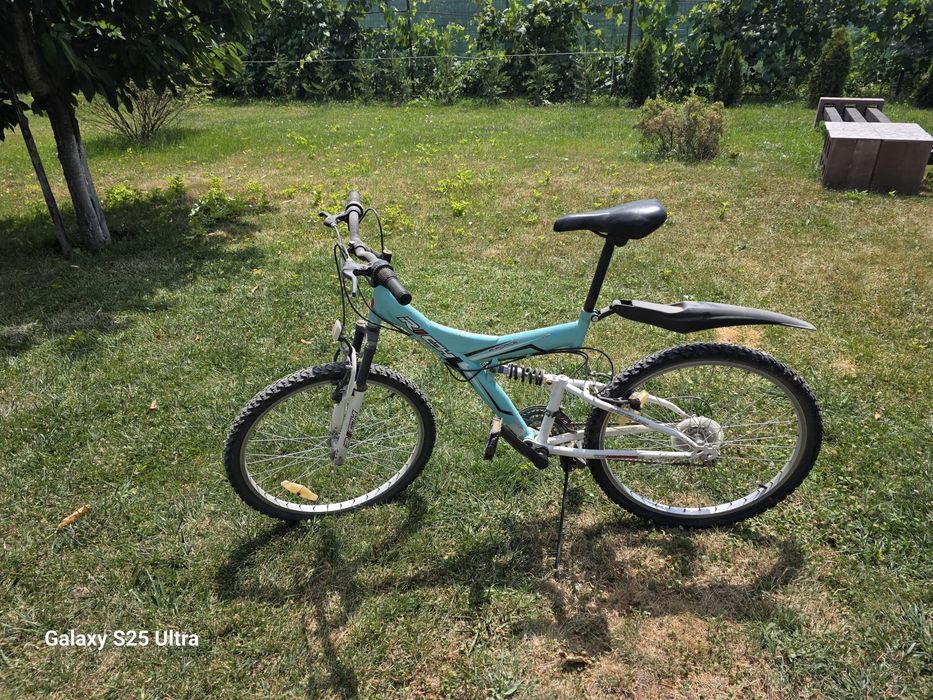Vând  2 biciclete.