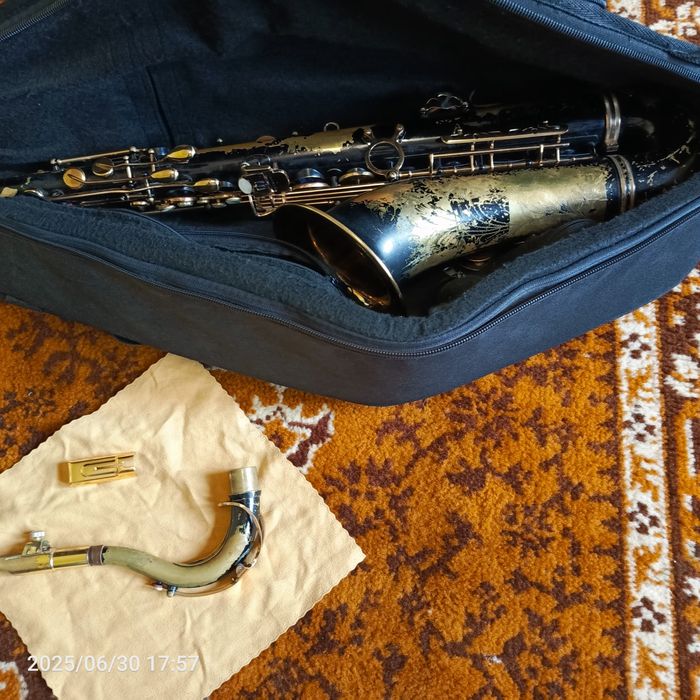 Саксофон  тенор продам