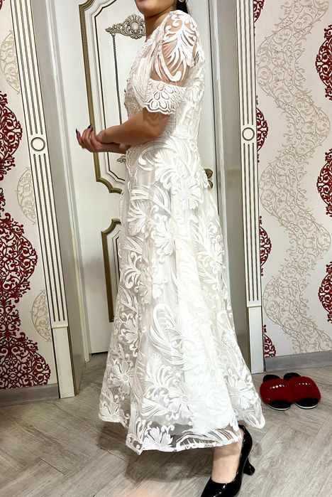 Красивое белое платье