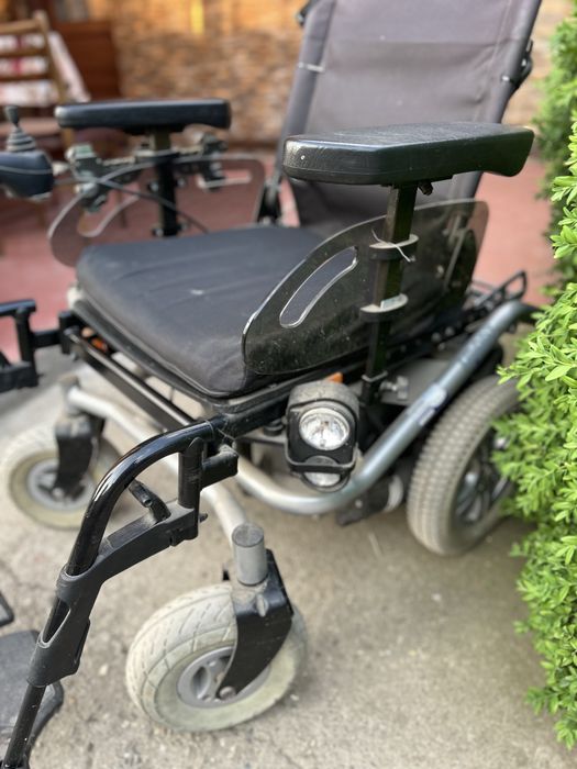 Carut electric pentru varstnici sau persoane cu mobilitate redusa