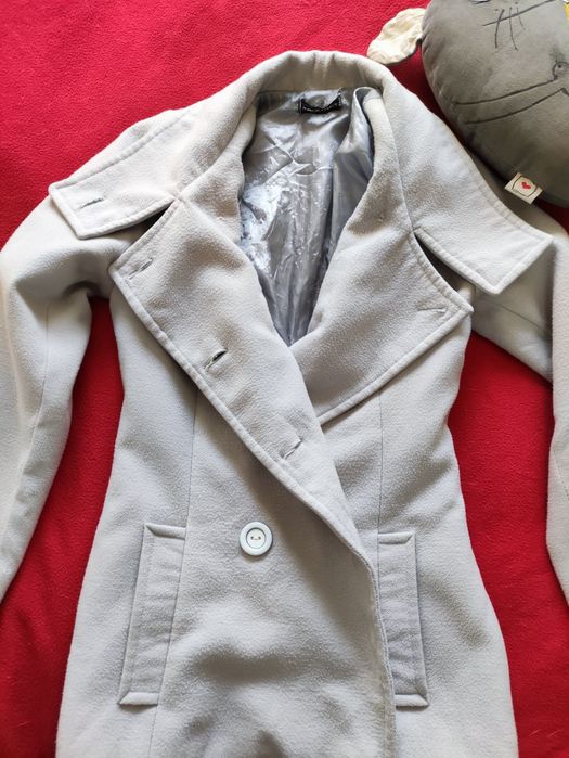 Серое короткое пальто р42