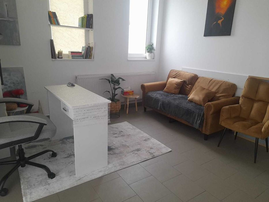 inchiriez/ partajez spatiu parter