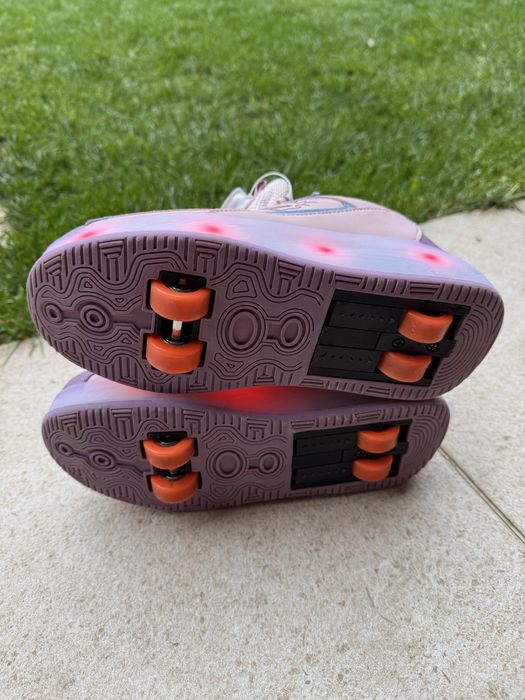 Adidasi cu role marimea 37