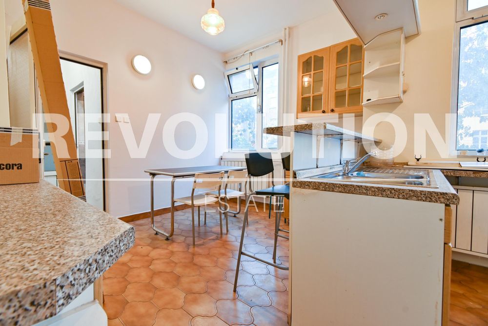 Дава се под наем Четиристаен апартамент в София, Докторски паметник - 122 кв.м за 800 € - Снимка #1