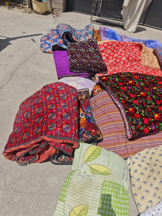 Кўрпача, ёстиқ, гилам бу