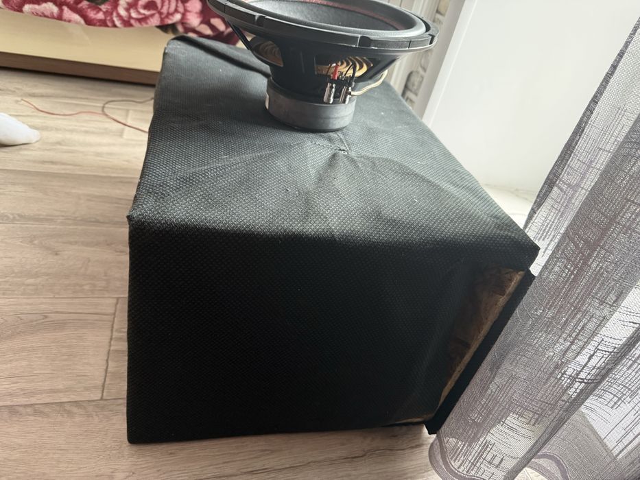 Автомобильный сабвуфер динамик