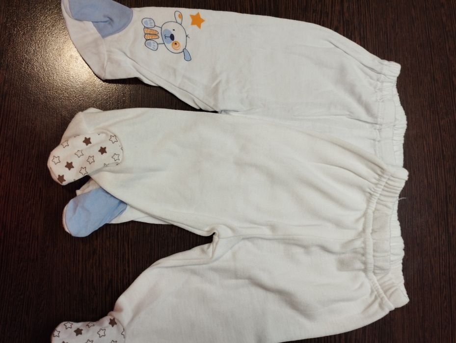 Бебешки дрехи, запазени- не нови и подарък еднократни подплънки.