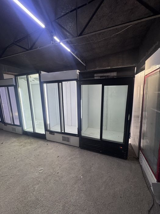 Холодилньик витринный