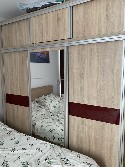 Dulap dormitor cu suprapozabil