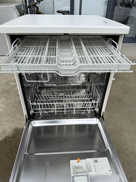 Свободностояща съдомиялна Миеле 60 см