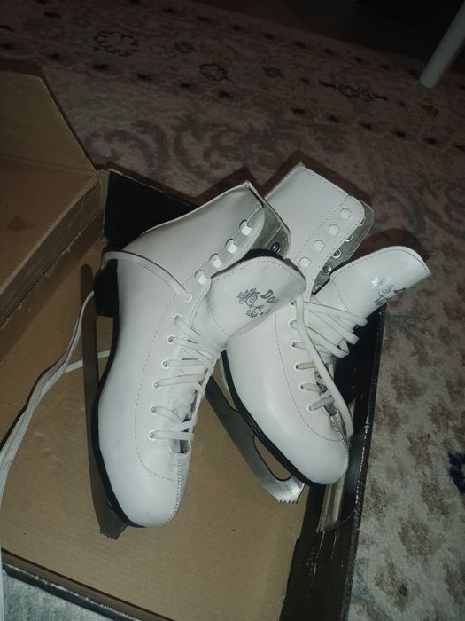 Продам новые коньки