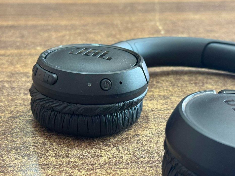 Блутут слушалки JBL