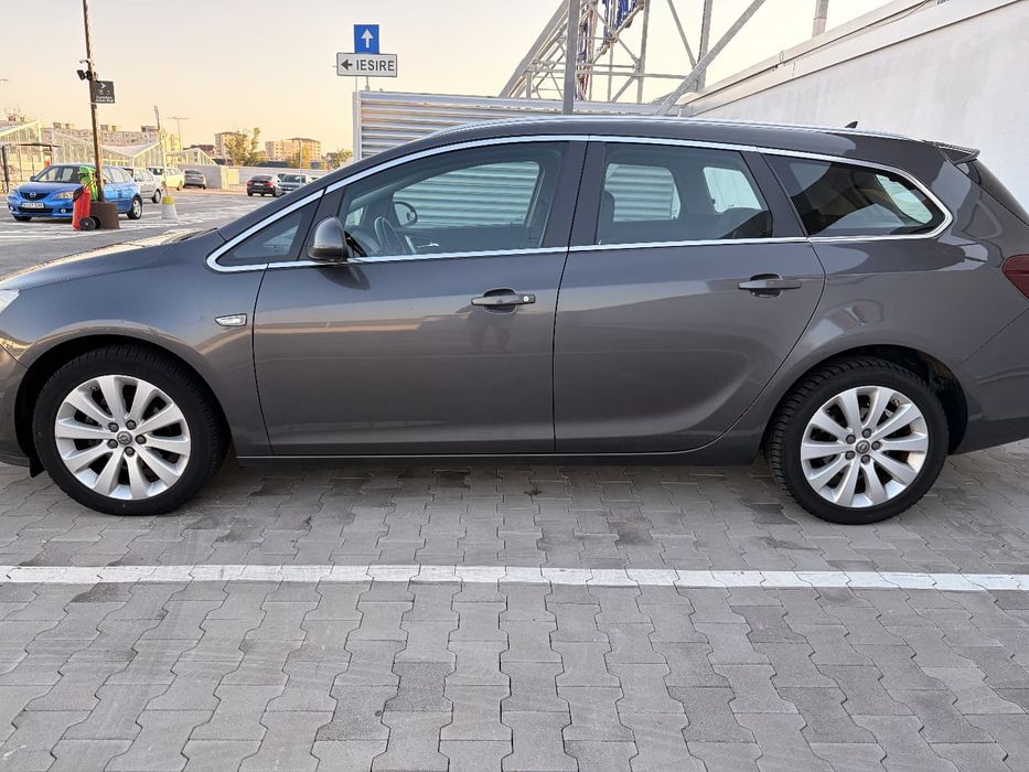 Opel astra J break 1.4 benzina2011