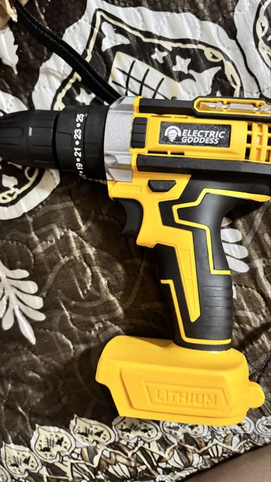 Продам шруповёрт без батарейки