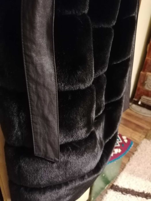 Vesta lunga blana călduroasa