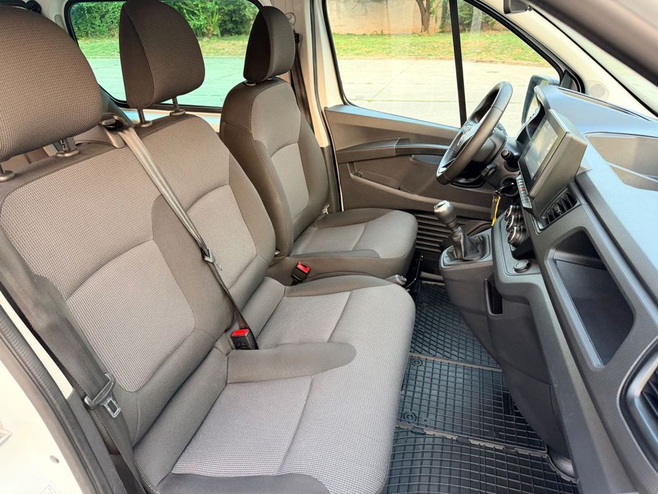 Renault Trafic 2023 - 9 locuri-lunga-clima fata/spate-2.0 diesel-TVA deductibil!