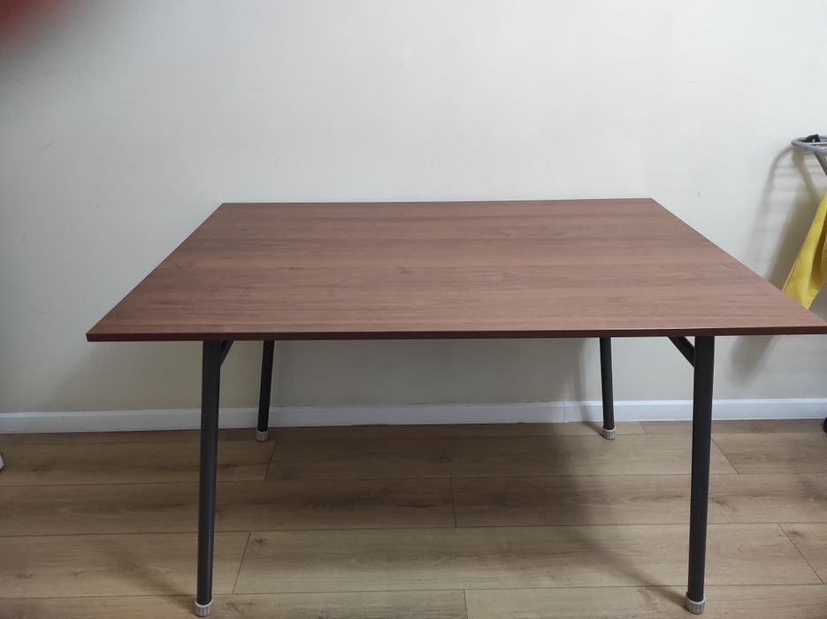 Продам стол обеденный