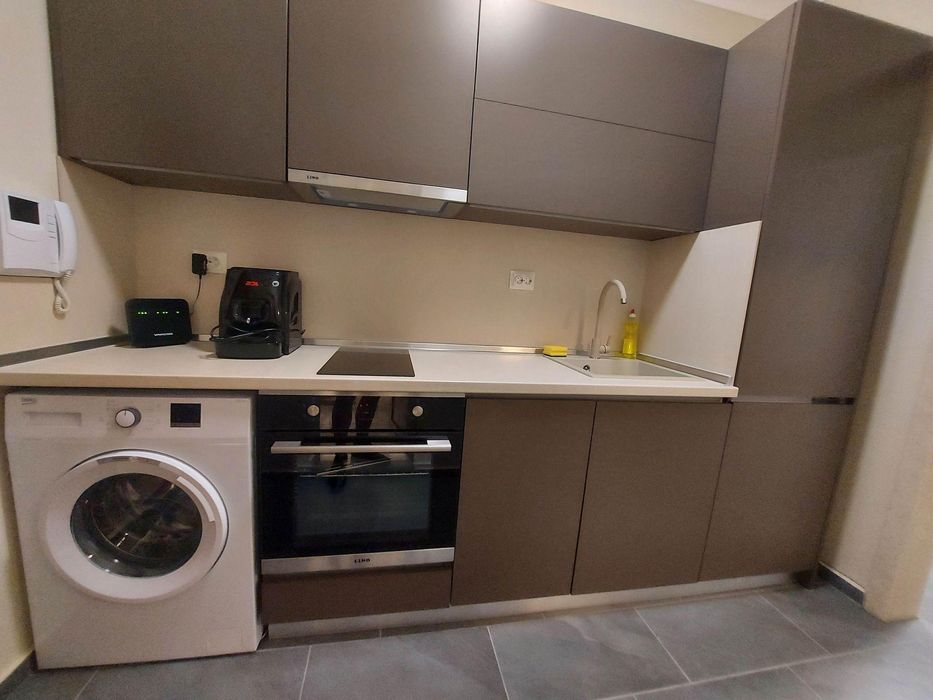 Дава се под наем Двустаен апартамент в Бургас, Център - 55 кв.м за 561 € - Снимка #6