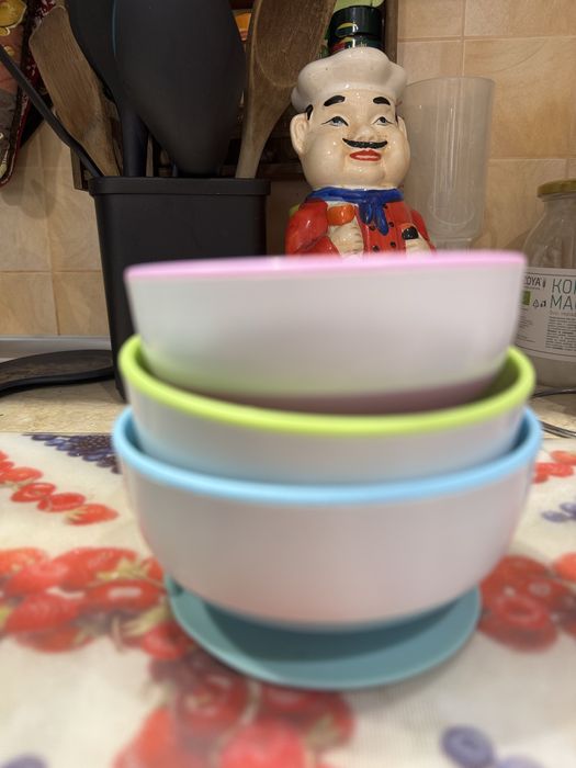 Прибори , шишета, купички за захранване