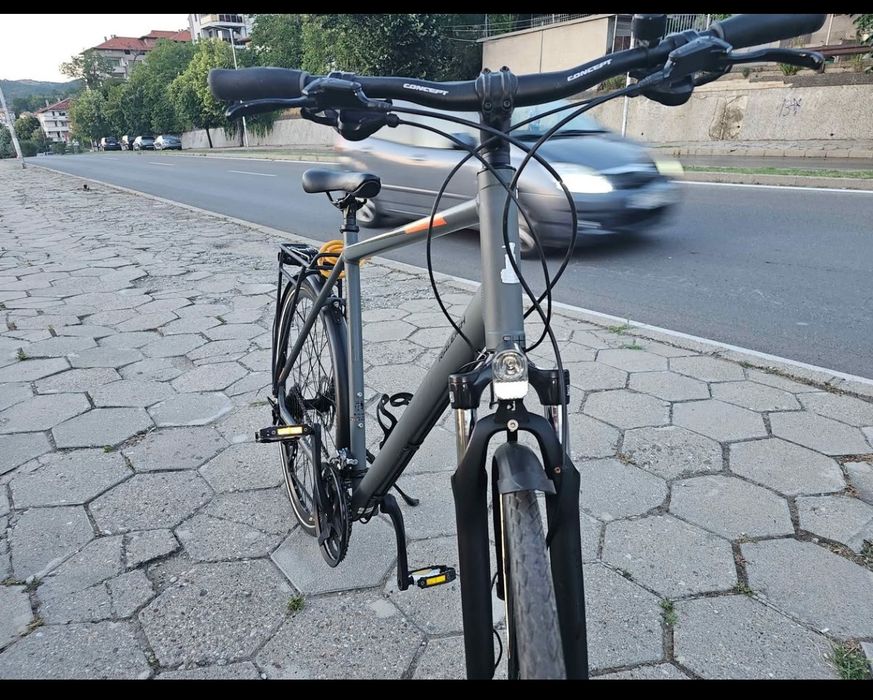 Продавам градски/трекинг велосипед Raleigh