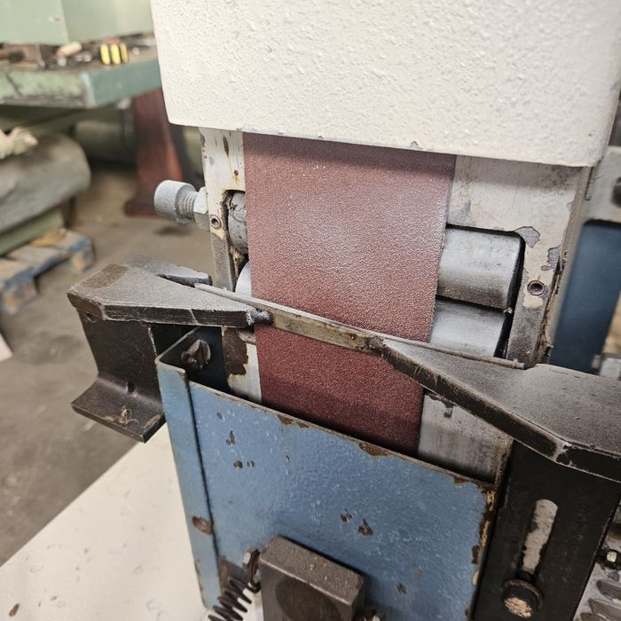 шлайф машина за кръгли детайли