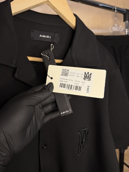 Compleu Amiri cu pantaloni scurți și tricou