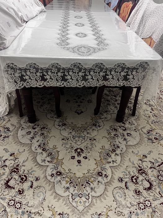 Стол гостинный и стулья