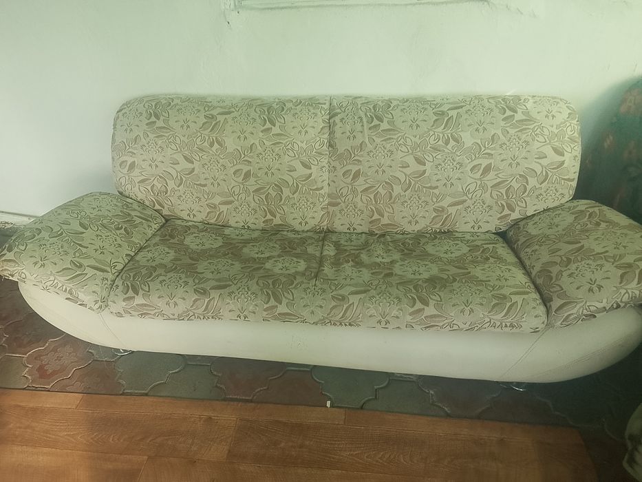 Продам диван недорого