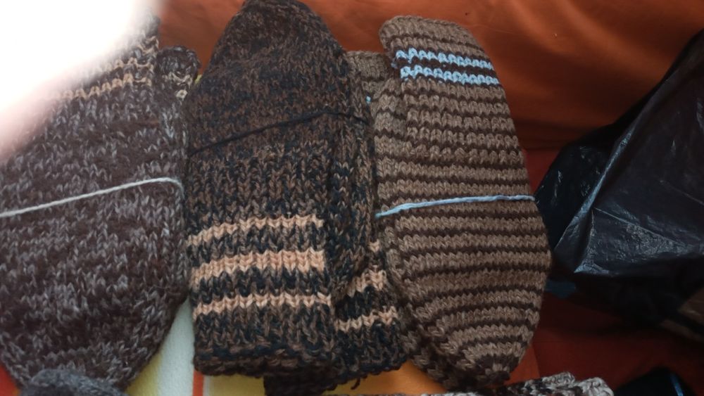 Вълнени чорапи ръчно плетени