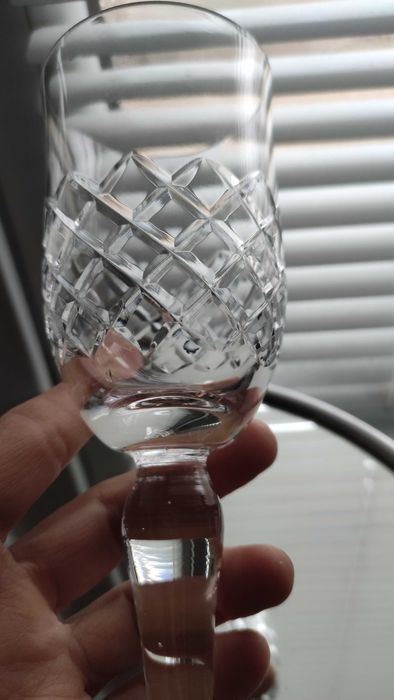 5 бр.масивни кристални чаши за вино с красива  ръчна гравюра