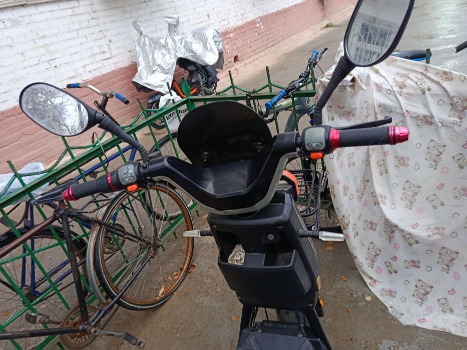 skuter sotiladi.Hali yangi koʻp ishlatilmagan