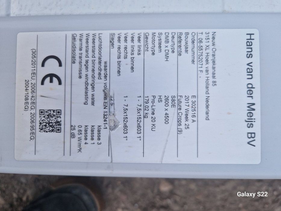 Секционни врати, врати за халета, гаражи и др.