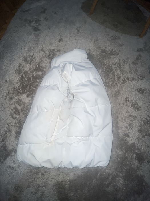 Бял елек bershka