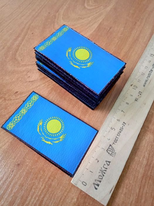 Нашивки на липучке.