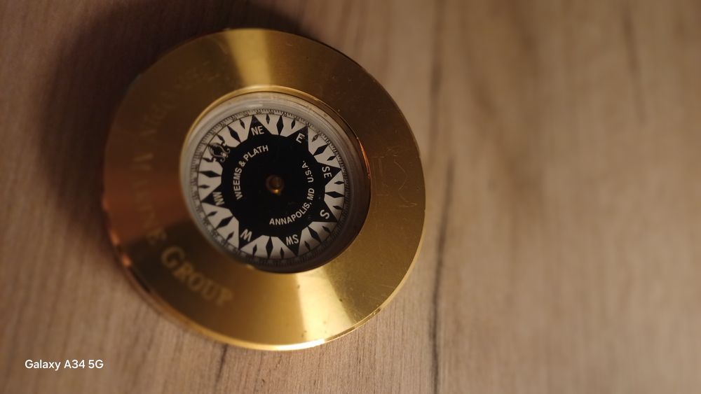 Busolă marină - Thr Odin Marine Group
Busolă marină Weems & Plath – Th