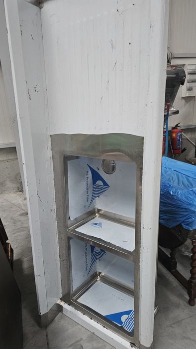 Хромникелови  хладилни маси, винрина, газов фритюрник, топъл шкаф