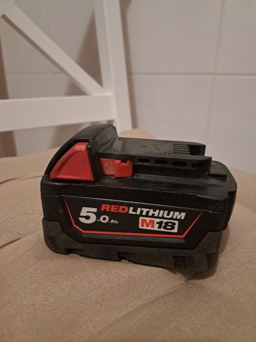 Baterii Milwaukee M18 5.0Ah RedLithium – Testate Profesional, Garanție