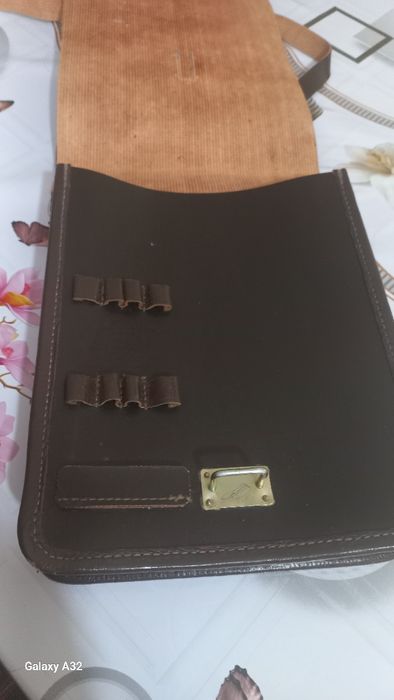 Продам планшет кожаный. Коричневый.