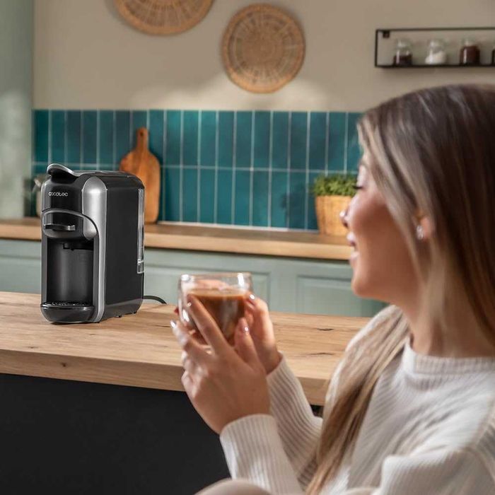 Компактна кафемашина с капсули Cecotec FreeStyle, 3 в 1 , подходяща за мляно кафе, Dolce Gusto и Nespresso