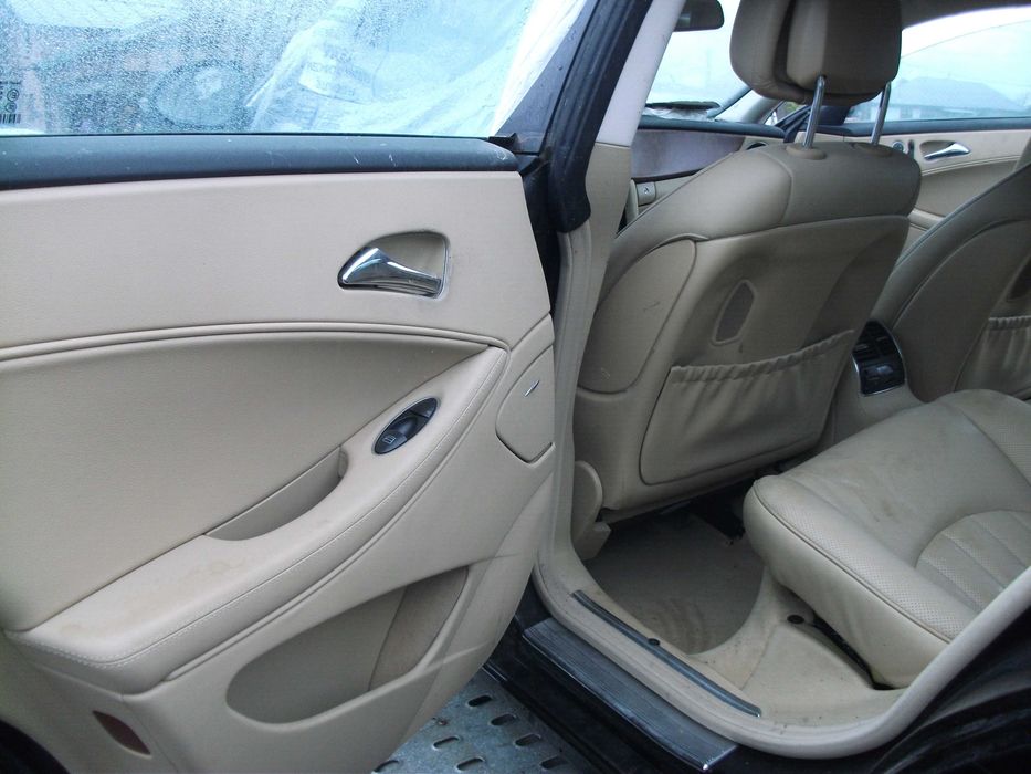 Cutie 7G-Tronic Mercedes V6 3500 si interior piele crem