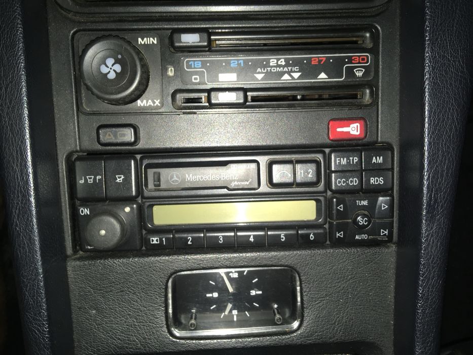радио-касетофон Becker special за 124,129,140,201,210. Mercedes Benz