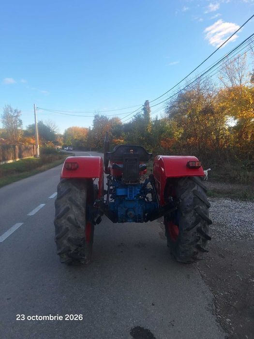 Tractor Universal 445, accept orice proba
