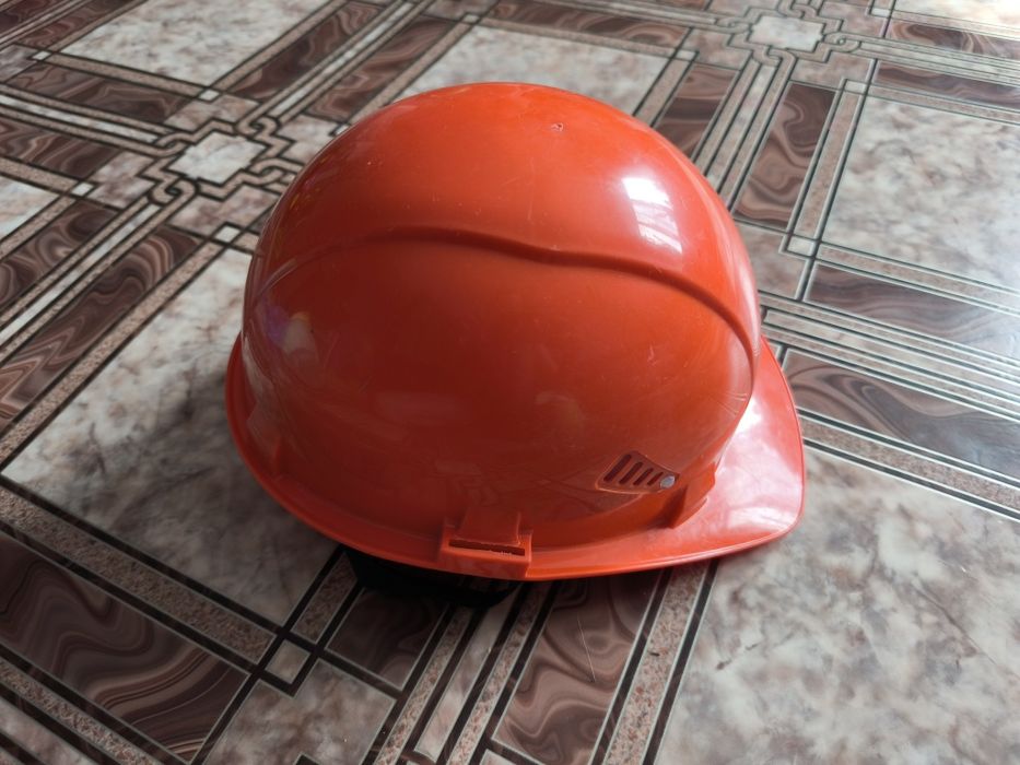 продам каску новая