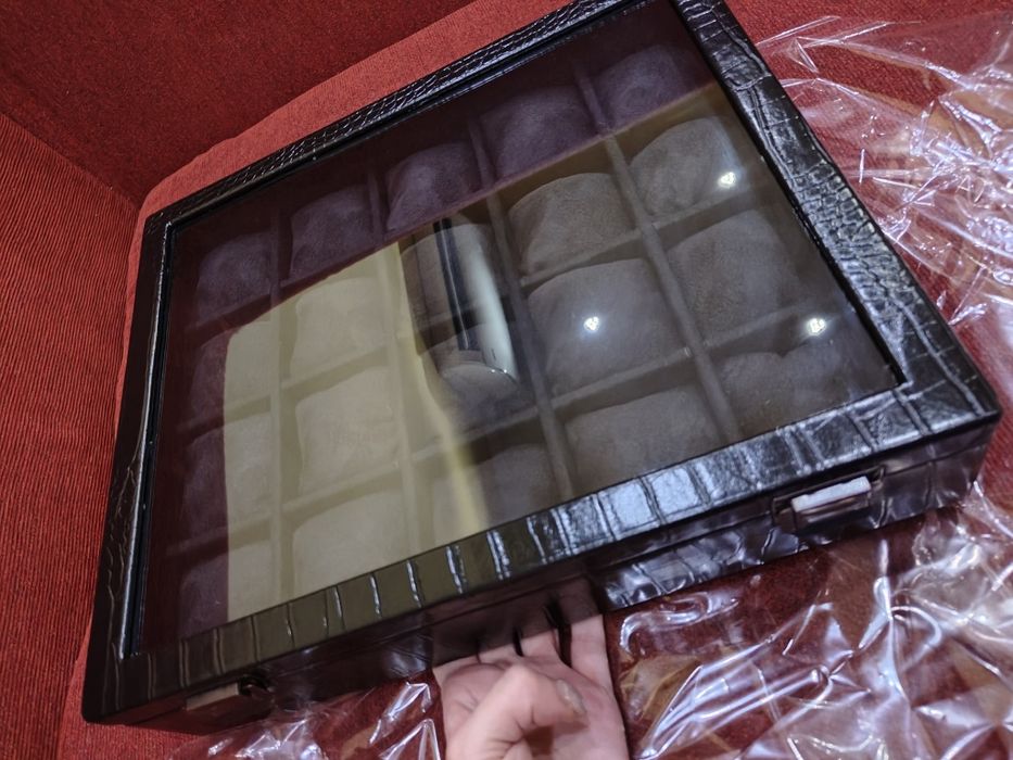 Нова Кутия Органайзер за Часовници (20броя)