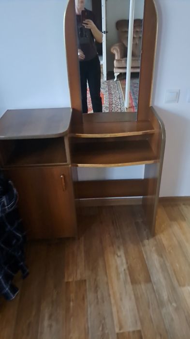 Трюмо с зеркалом