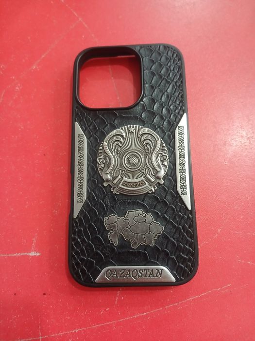 Продам чехол на айфон 16 про