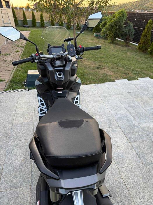 Scuter keeway vieste XDV 300cmc, compact si usor pentru oras fara a sacrifica puterea