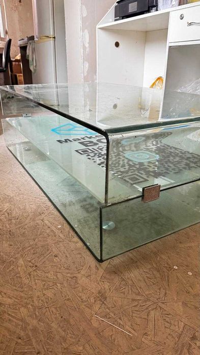 продам стеклянный стол журнальный